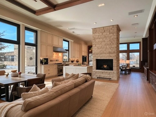 Beautiful Spacious 4 bedroom 4 bathroom family home