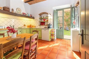 Kjøleskap, mikrobølgeovn, ovn og oppvaskmaskin