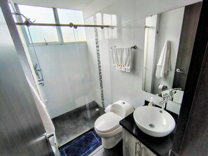 Apartemen Comfort, 1 kamar tidur, pemandangan kota | Kamar mandi