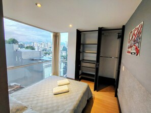 Apartemen Comfort, 1 kamar tidur, pemandangan kota | 1 kamar tidur, setrika/meja setrika, dan Wi-Fi gratis