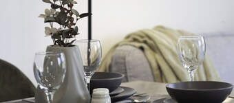 Stylish and Modern Flat 2 Min Walk to Ashford Outlet