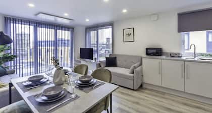 Stylish and Modern Flat 2 Min Walk to Ashford Outlet