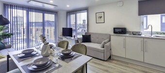 Stylish and Modern Flat 2 Min Walk to Ashford Outlet