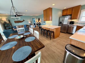 Interior - 4BR3BA House at S. Topsail Private Beach, Pool & Dock Access. June 5-11 Discount (Topsail Beach)