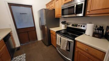 Mikrowelle, Ofen, Herdplatte, Geschirrspüler