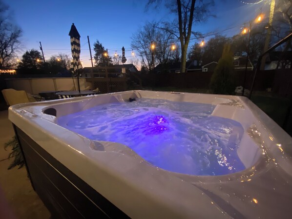 Outdoor spa tub