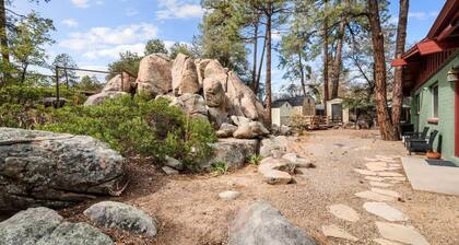 Cozy 3 bedroom retreat near downtown Prescott!