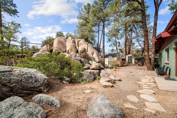 Property grounds - Nestled in a peaceful neighborhood minutes from downtown Prescott, this 3-bedroom, 2-bathroom ret... (Prescott)
