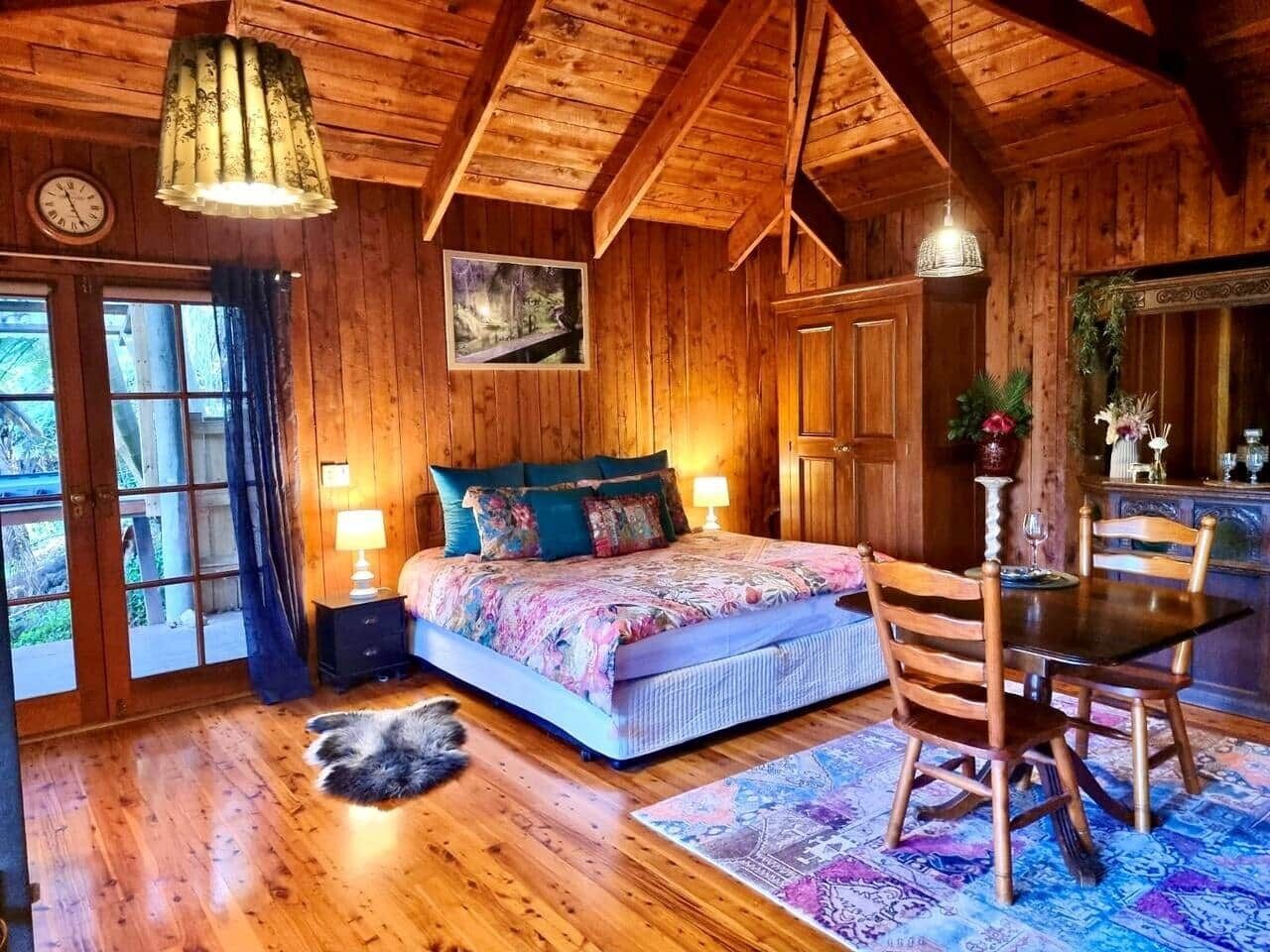 1 quarto, ferros/tábuas de passar roupa