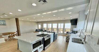 3-bedroom house in peaceful Little Florida Beach with WiFi, AC