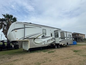 Miscellaneous - Spacious RV with AC in charming Holly Beach (Lake Charles)