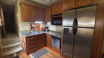 Frigorífic, microones, forn i placa de cuina