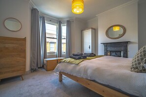 4 bedrooms, desk, iron/ironing board, free WiFi - Stylish Home | Logburner | near Beach & Castle (Walmer, Deal)