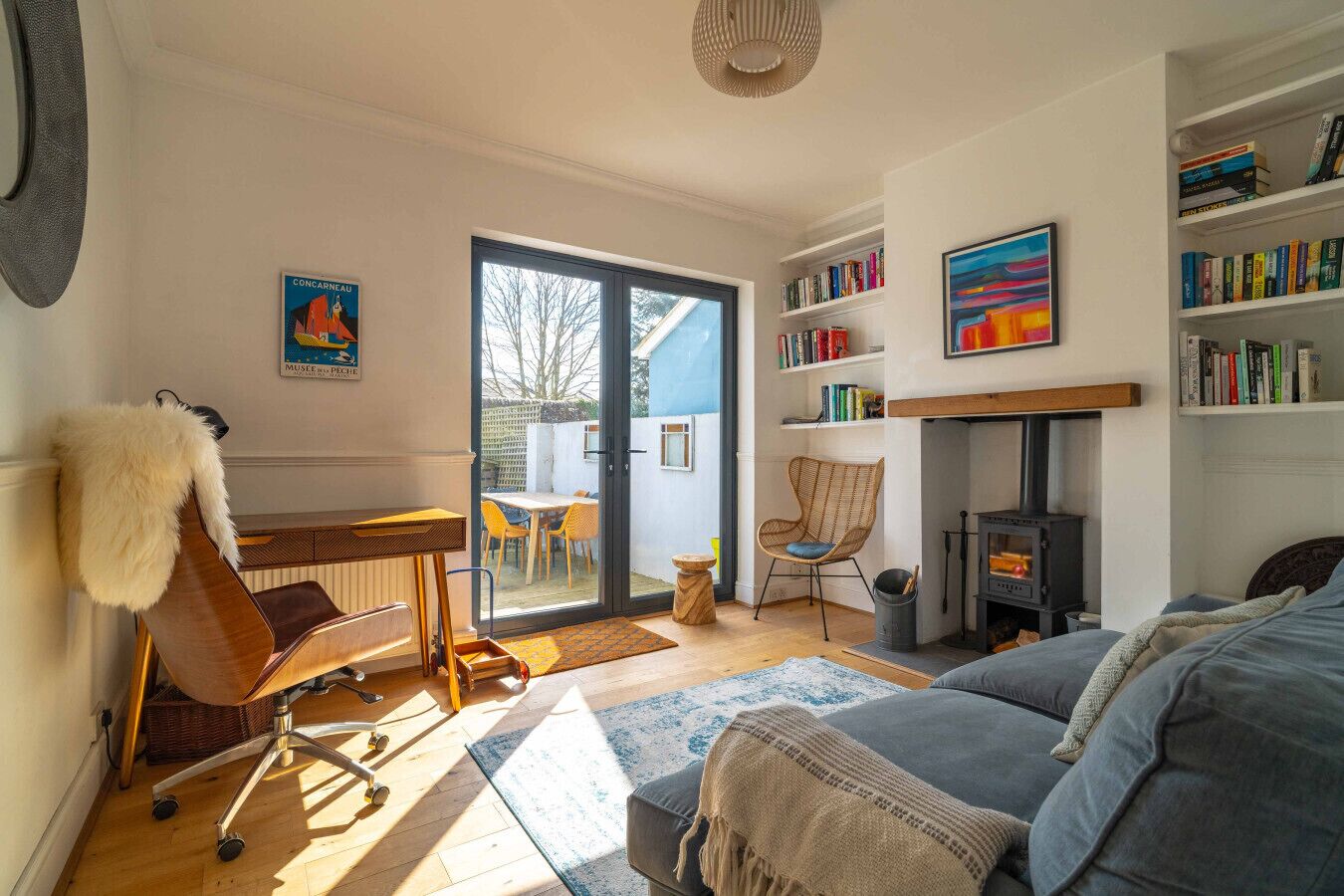 Smart TV, fireplace