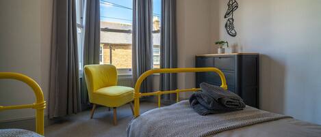 4 bedrooms, desk, iron/ironing board, free WiFi