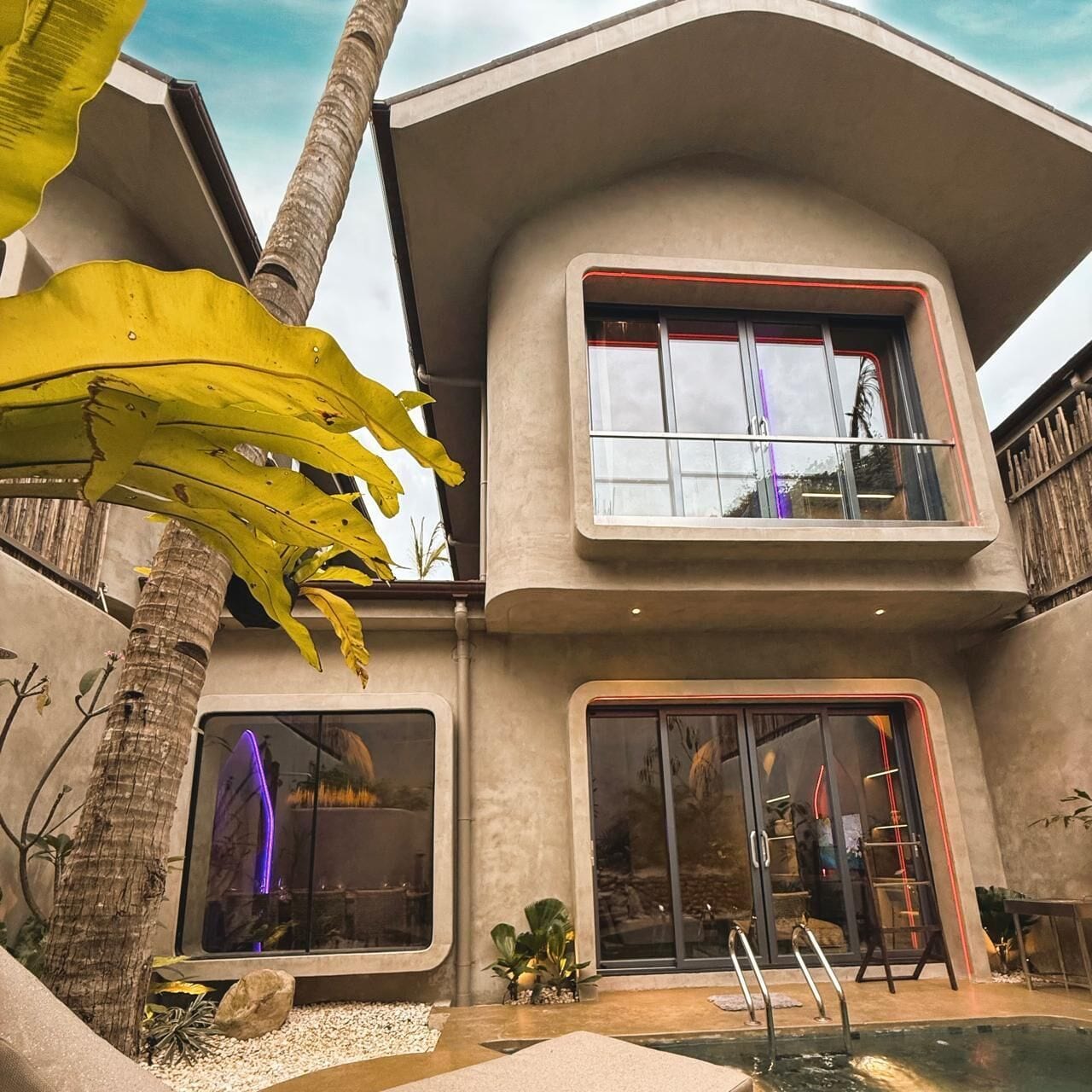 Luxury House, Multiple Beds, Pool View | Living area