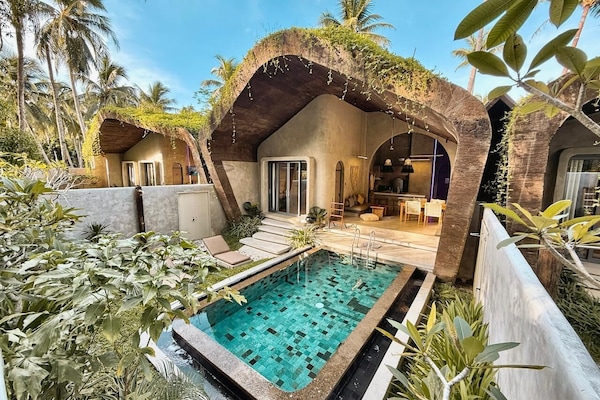 Villa de lujo, 1 cama de matrimonio grande, piscina privada, vistas al jardín | Ropa de cama de alta calidad, sistema de insonorización, wifi gratis