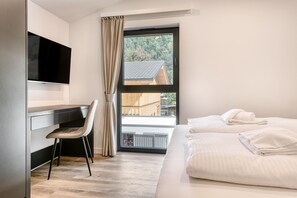 2 bedrooms, desk, iron/ironing board, free WiFi