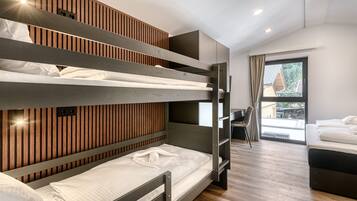 2 bedrooms, desk, iron/ironing board, free WiFi
