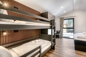 3 makuuhuonetta, työpöytä, silitysrauta/-lauta, ilmainen Wi-Fi