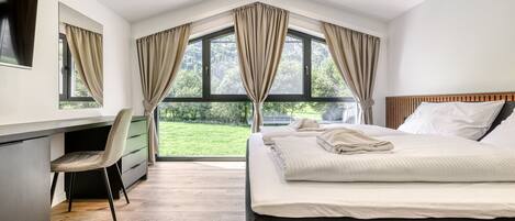 3 Schlafzimmer, Schreibtisch, Bügeleisen/Bügelbrett, kostenloses WLAN