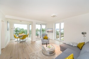 TV, DVD-spiller og stereoanlegg