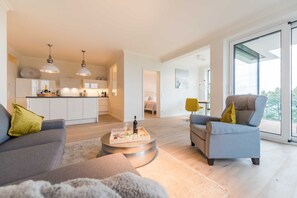 Een televisie, een dvd-speler en een stereo