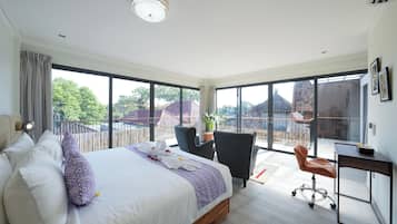 Deluxe-Villa, Balkon, Poolblick | 8 Schlafzimmer, Zimmersafe, Bügeleisen/Bügelbrett, kostenloses WLAN