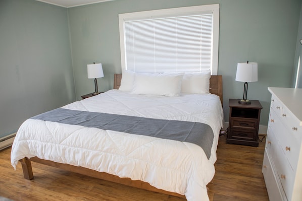 2 bedrooms, desk, free WiFi, bed sheets