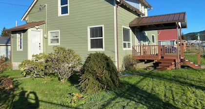 Walk to Downtown • King Bed • Near Olympic Beaches
