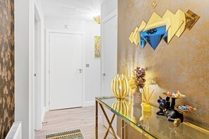 Interior - Luxury Leicester Apartment Retreat (Leicester)