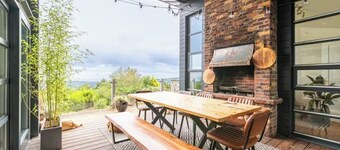 Charming 6-Bed Escape- Balconies & Panoramic Views