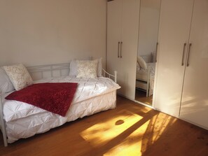 1 chambre, fer et planche Ă repasser, Wi-Fi, draps fournis