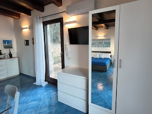 1 slaapkamer, een strijkplank/strijkijzer, wifi, beddengoed