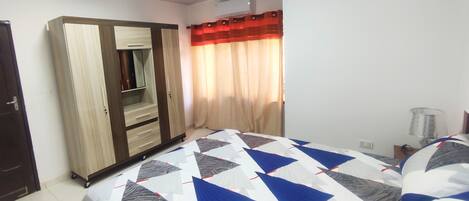 1 slaapkamer, een strijkplank/strijkijzer, wifi