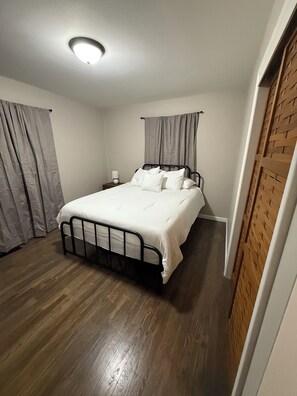 3 bedrooms, WiFi, bed sheets