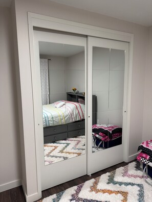 3 bedrooms, iron/ironing board, Internet, bed sheets