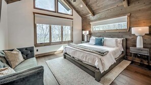 4 bedrooms, desk, iron/ironing board, free WiFi