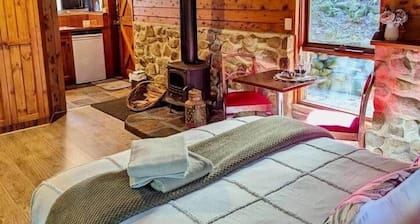 Forget Me Not Cottages- Green Room