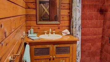 Dusj, hårføner, håndklær og såpe