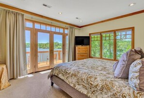 5 bedrooms, iron/ironing board, free WiFi, bed sheets - Sunsational - Pool Table / Air Hockey / Foosball / Water toys (Goodview)