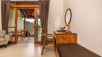 浪漫别墅, 阳台, 泳池景观 | 高档床上用品、免费 WiFi、床单