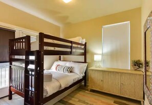 5 bedrooms, blackout curtains, free WiFi