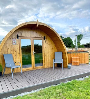 Luxury Cabin, 1 Double Bed, Hot Tub, Garden View (Apple Tree Lodge) | 1 bedroom, individually furnished, laptop workspace, free WiFi - Orchard Hideaway York (York)