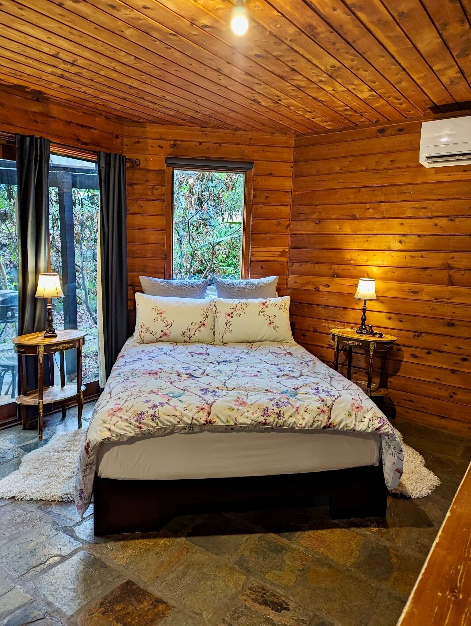 1 bedroom, bed sheets