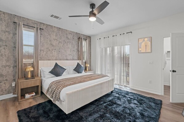 3 slaapkamers, een bureau, een strijkplank/strijkijzer, wifi