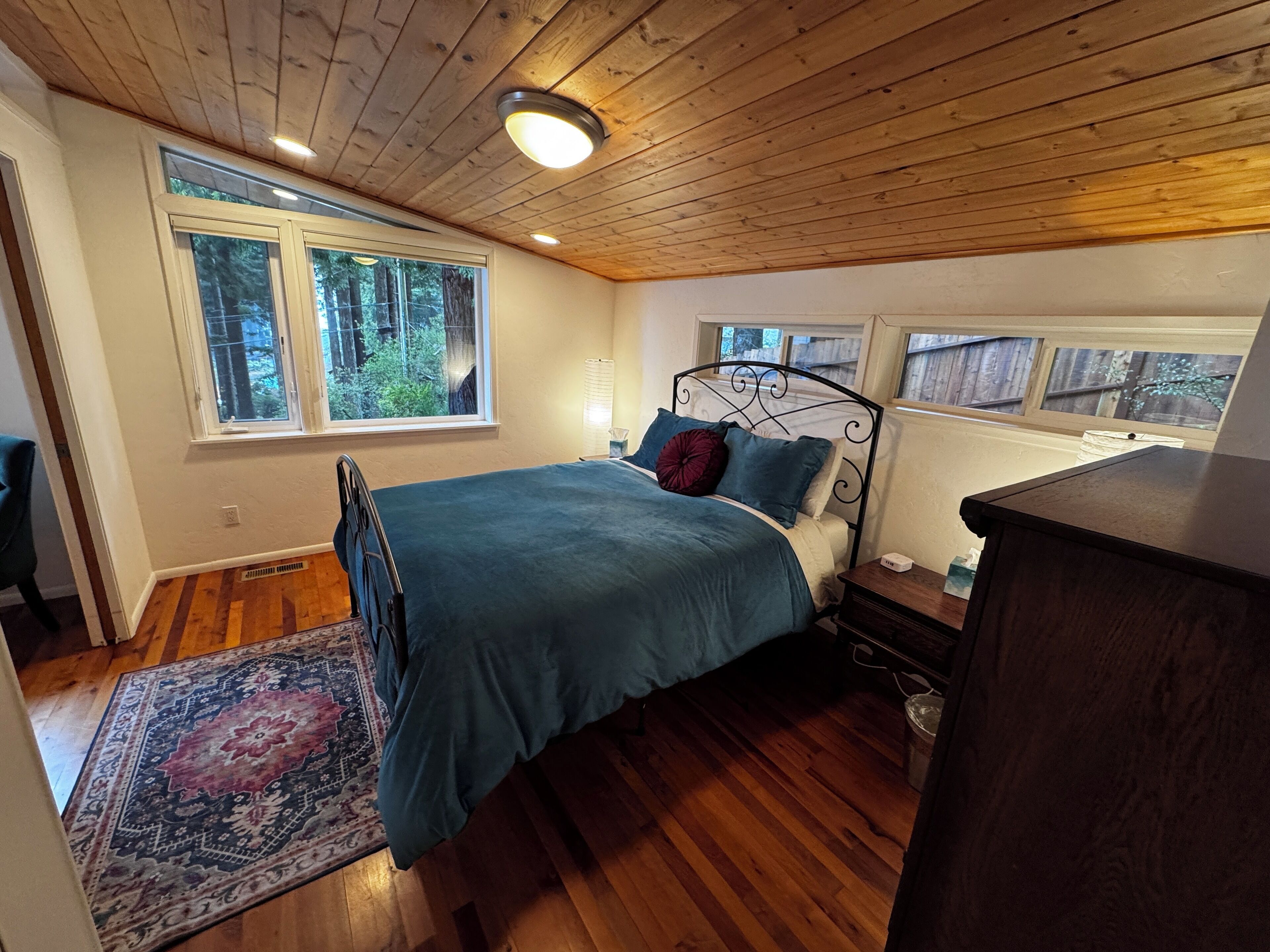 1 bedroom, desk, WiFi, bed sheets