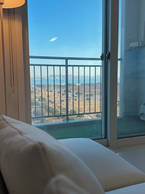 Standard Studio, Balcony, Ocean View | Desk, laptop workspace, free WiFi - Grape Residence Hotel (Incheon)