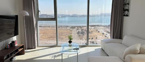Suite, Ocean View | Living area