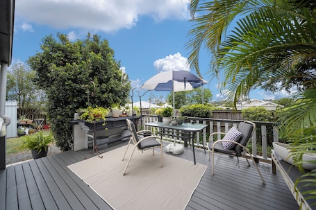 Cottage with Balcony | Terrace/patio. Verandah Motel